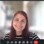 Insegnante di inglese con più di otto anni di esperienza. Laurea quattrenale e certificato CELTA